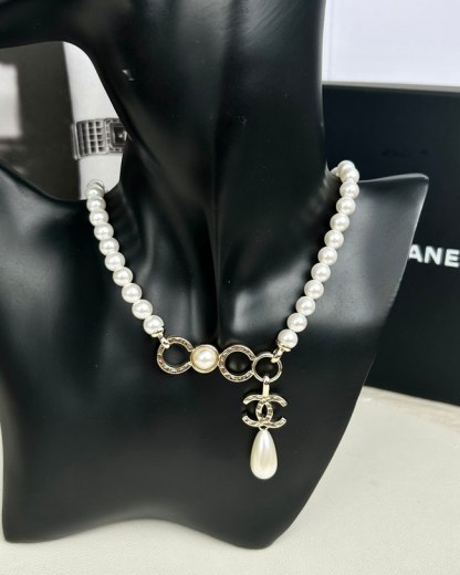 Coco letter pearl chain necklace