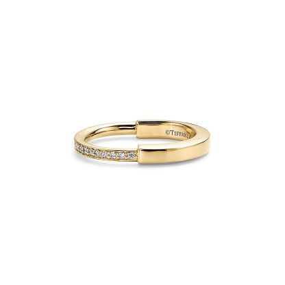 Lock Ring in Yellow Gold with Diamonds