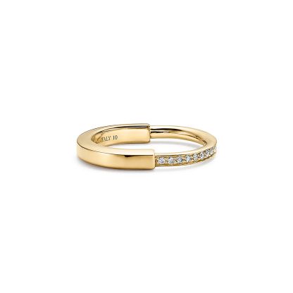 Lock Ring in Yellow Gold with Diamonds