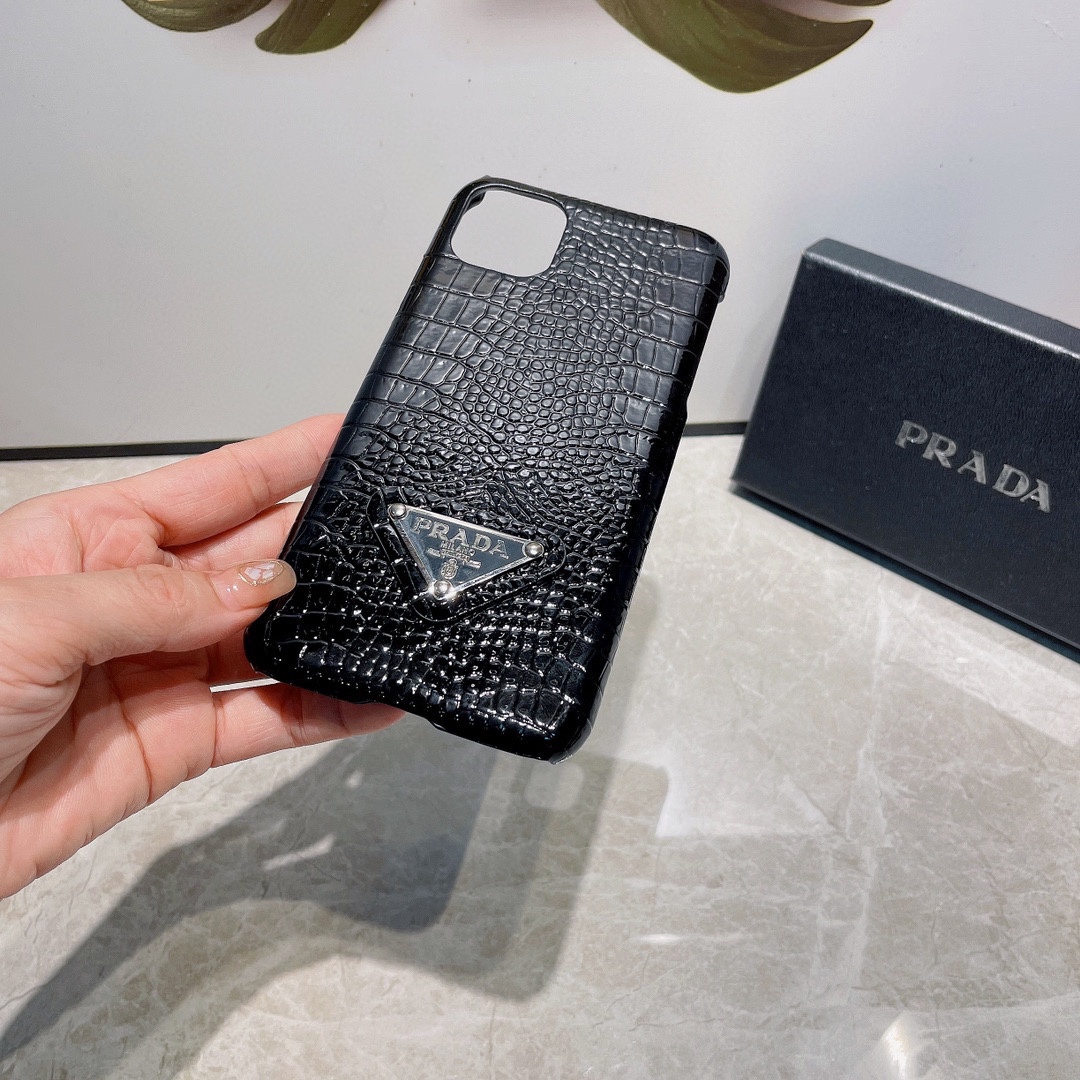 Crocodile print cell phone case