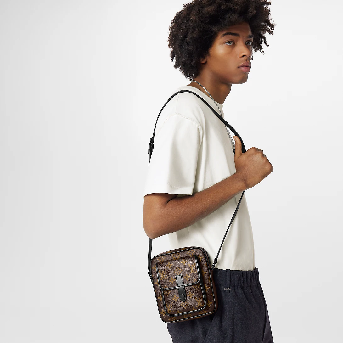 Christopher Wearable Wallet M69404