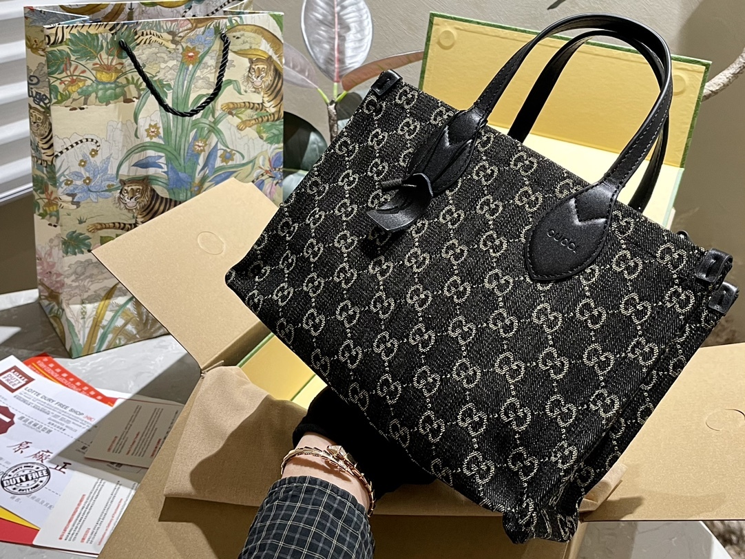 Ophidia  large tote bag