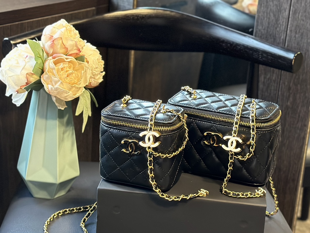 Small Vanity Case White Patent Leather Antique Gold Hardware