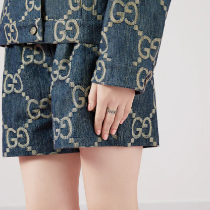 SILVER RING WITH SQUARE G