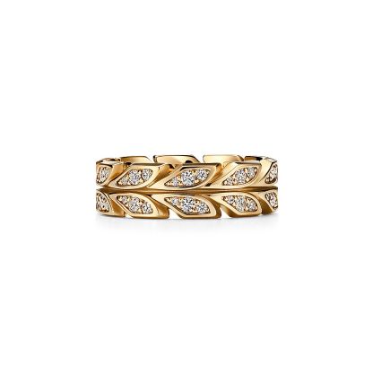 Victoria庐 Vine Band Ring in Yellow Gold with Diamonds, 6 mm Wide