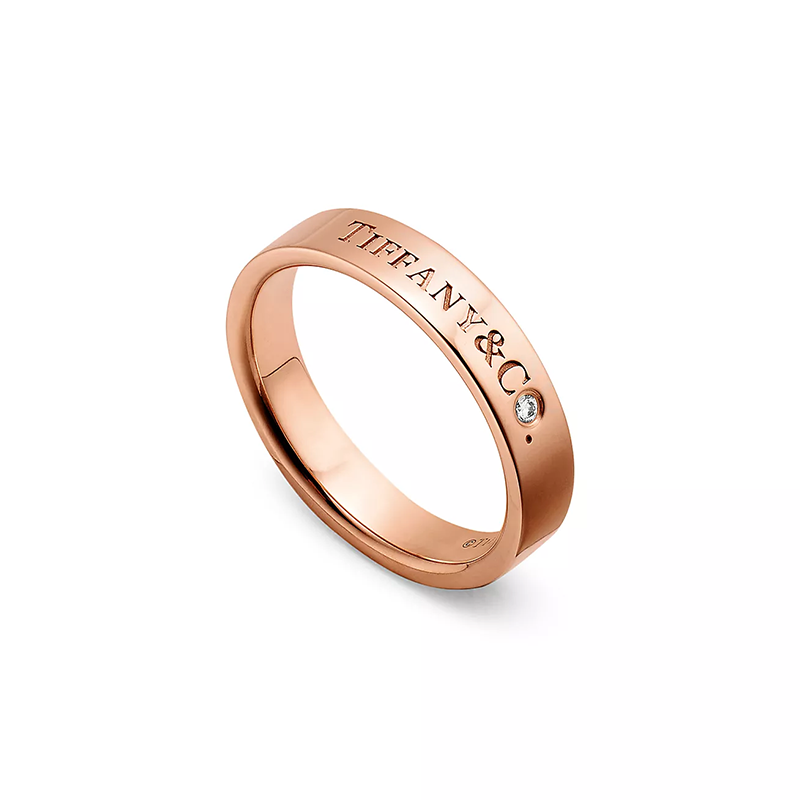 & Co.庐 Band Ring in Rose Gold with a Diamond