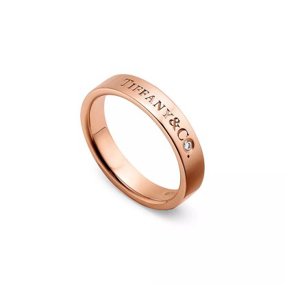 & Co.庐 Band Ring in Rose Gold with a Diamond