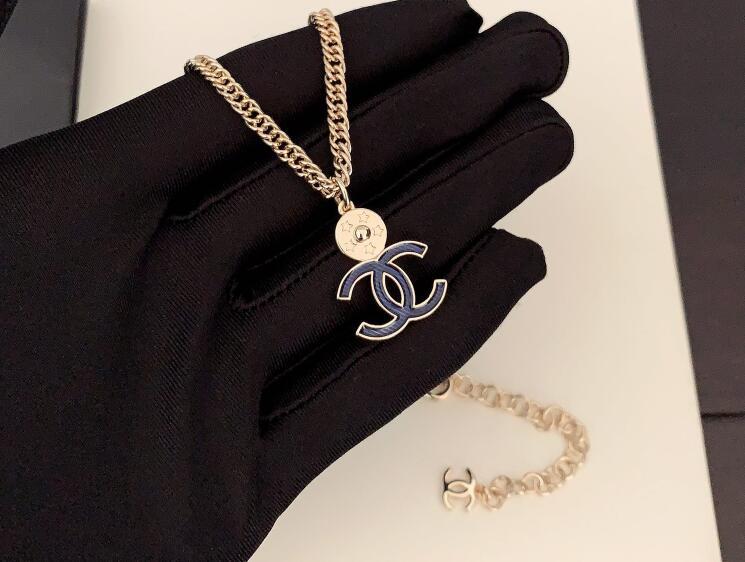 Round brand blue double C necklace