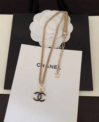 Round brand blue double C necklace