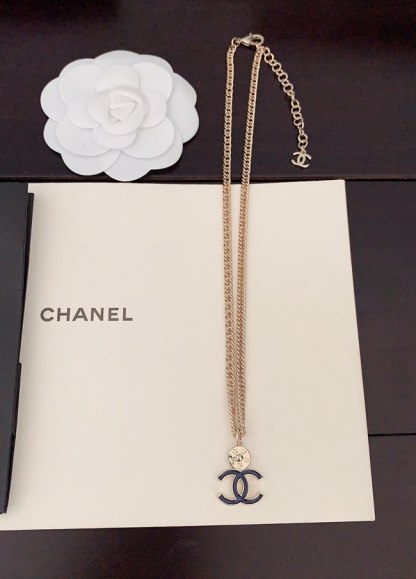 Round brand blue double C necklace