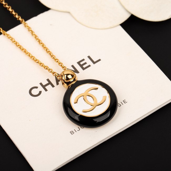 Round Double C Enamel Pendant Choker Necklace Black/White Gold Hardware