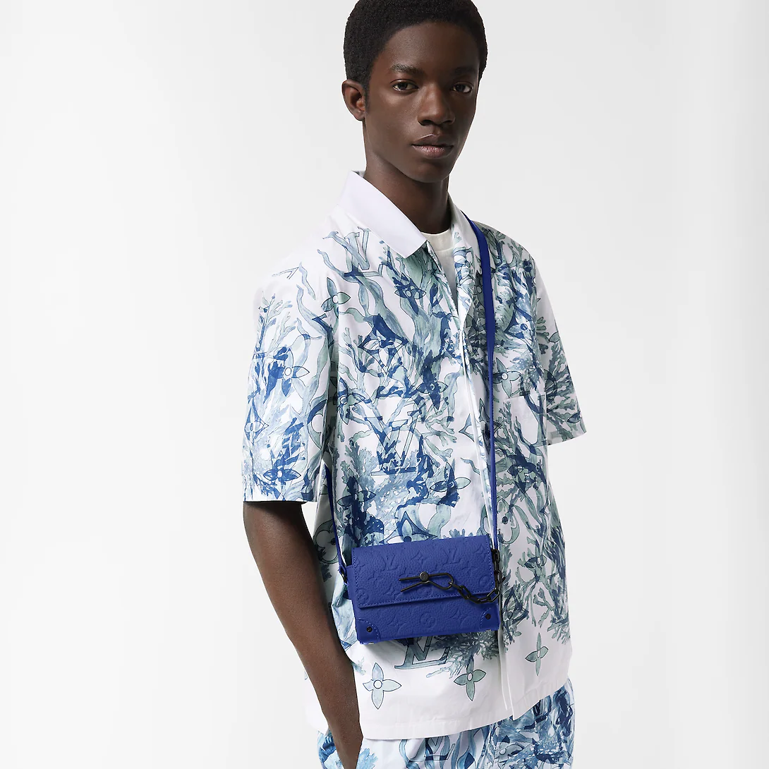 Steamer Wearable Wallet M82571