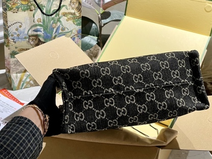 Ophidia  large tote bag