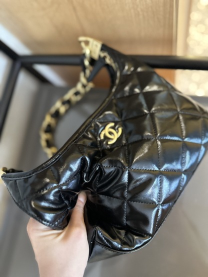 24a hobo bag 23cm white calfskin gold hardware