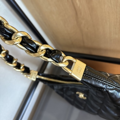 24a hobo bag 23cm white calfskin gold hardware