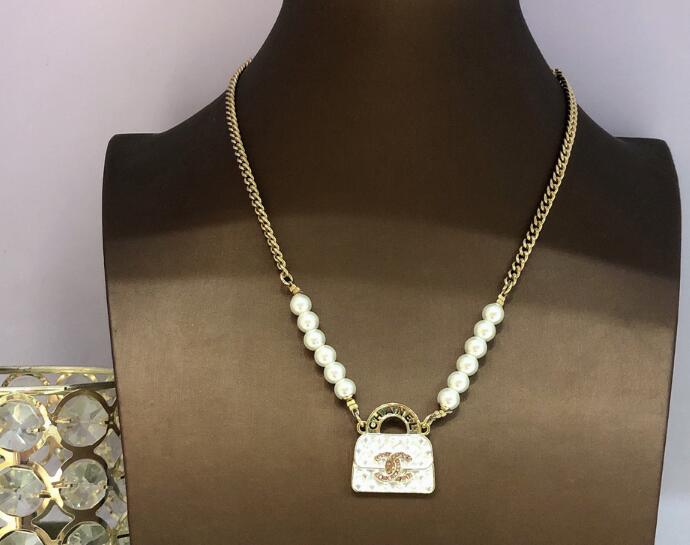 White bag pearl necklace