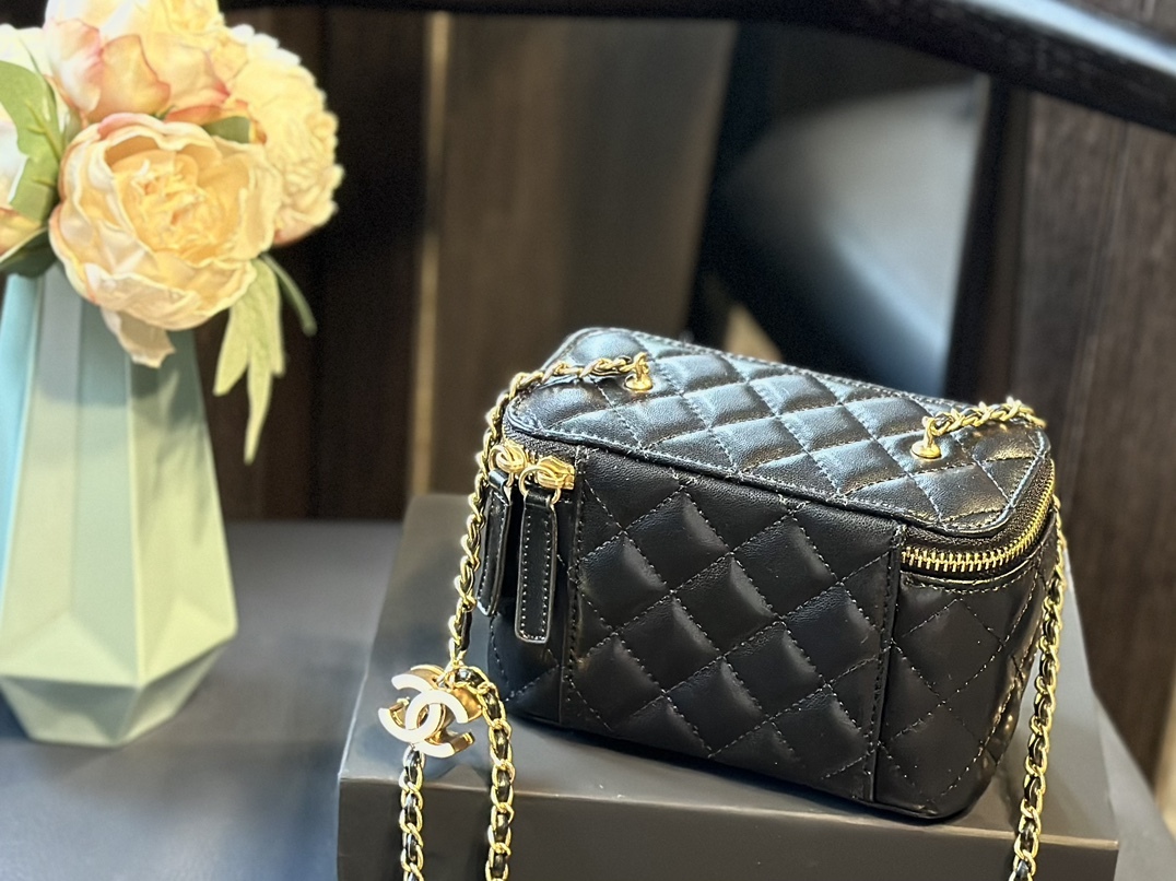 Small Vanity Case White Patent Leather Antique Gold Hardware