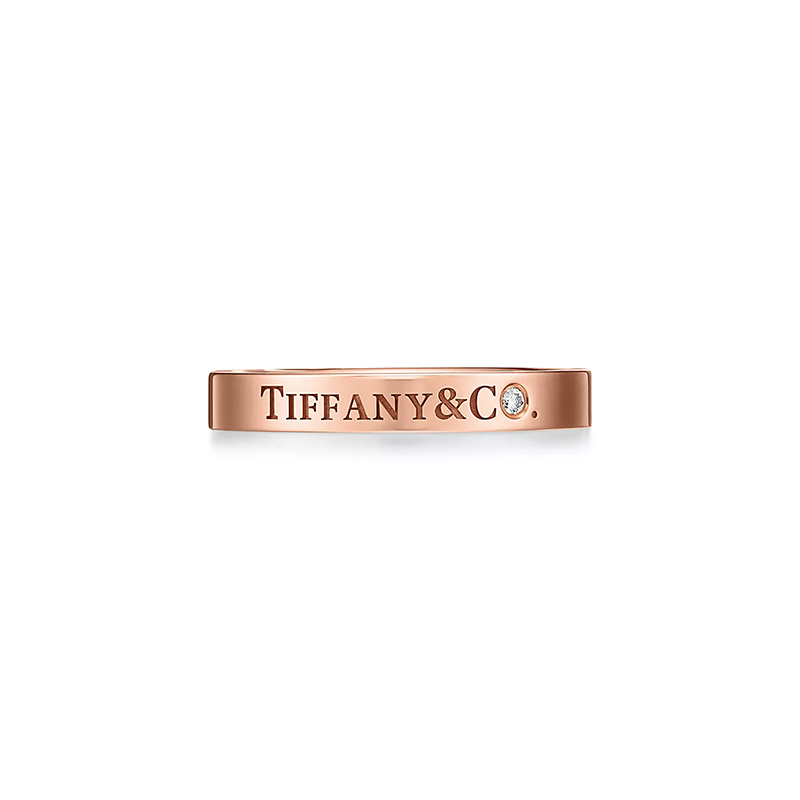 & Co.庐 Band Ring in Rose Gold with a Diamond