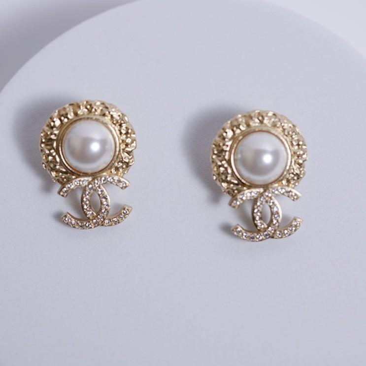 Gold Pearly White & Crystal CC Earrings