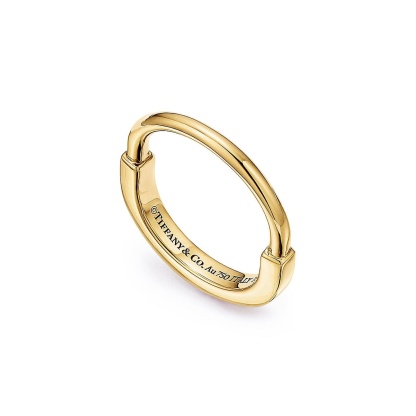 Lock Ring in Yellow Gold