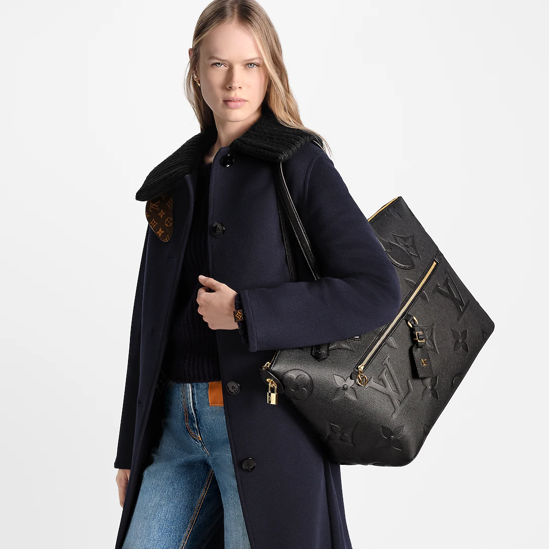 M46357 Travel Bag