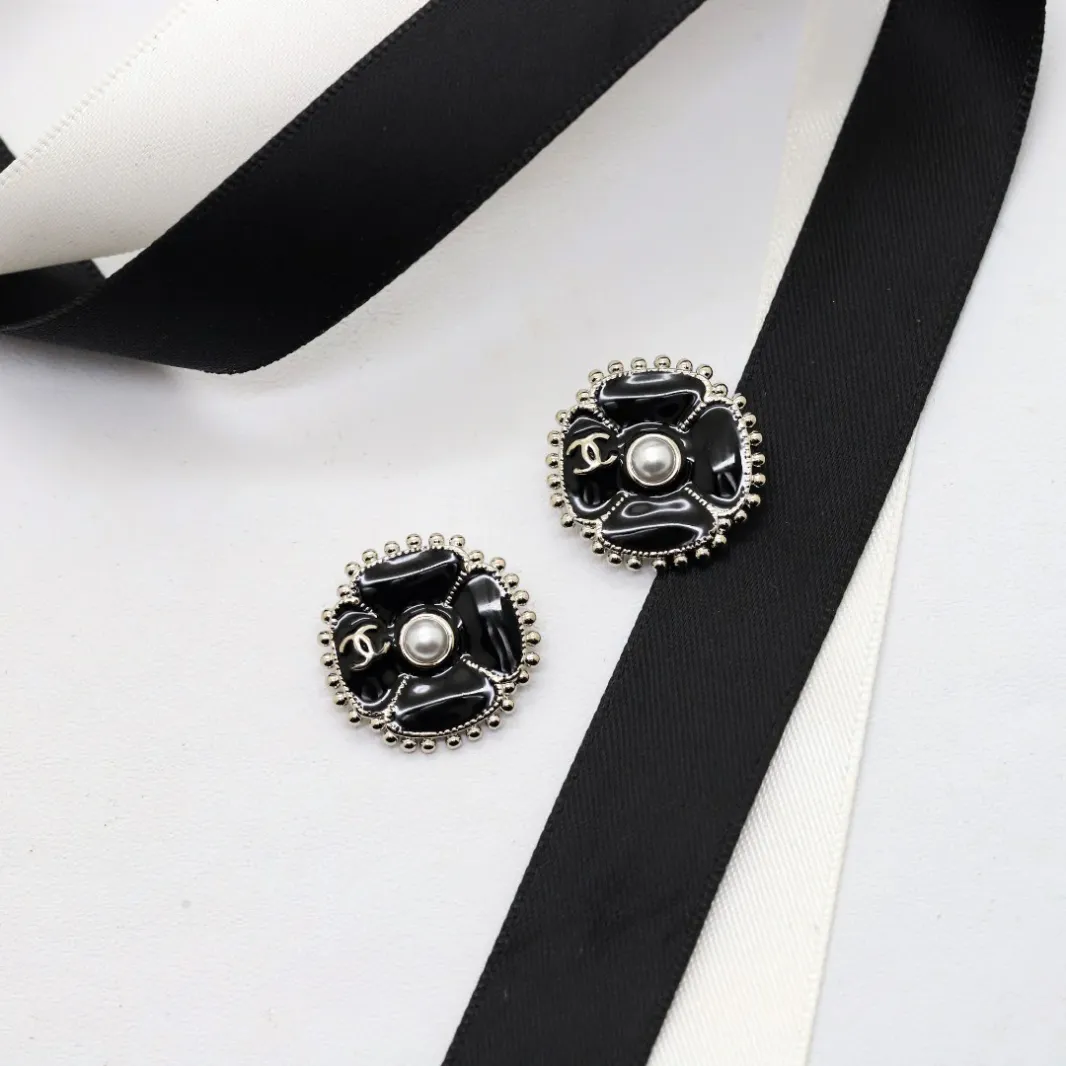 CCE165 CC earring