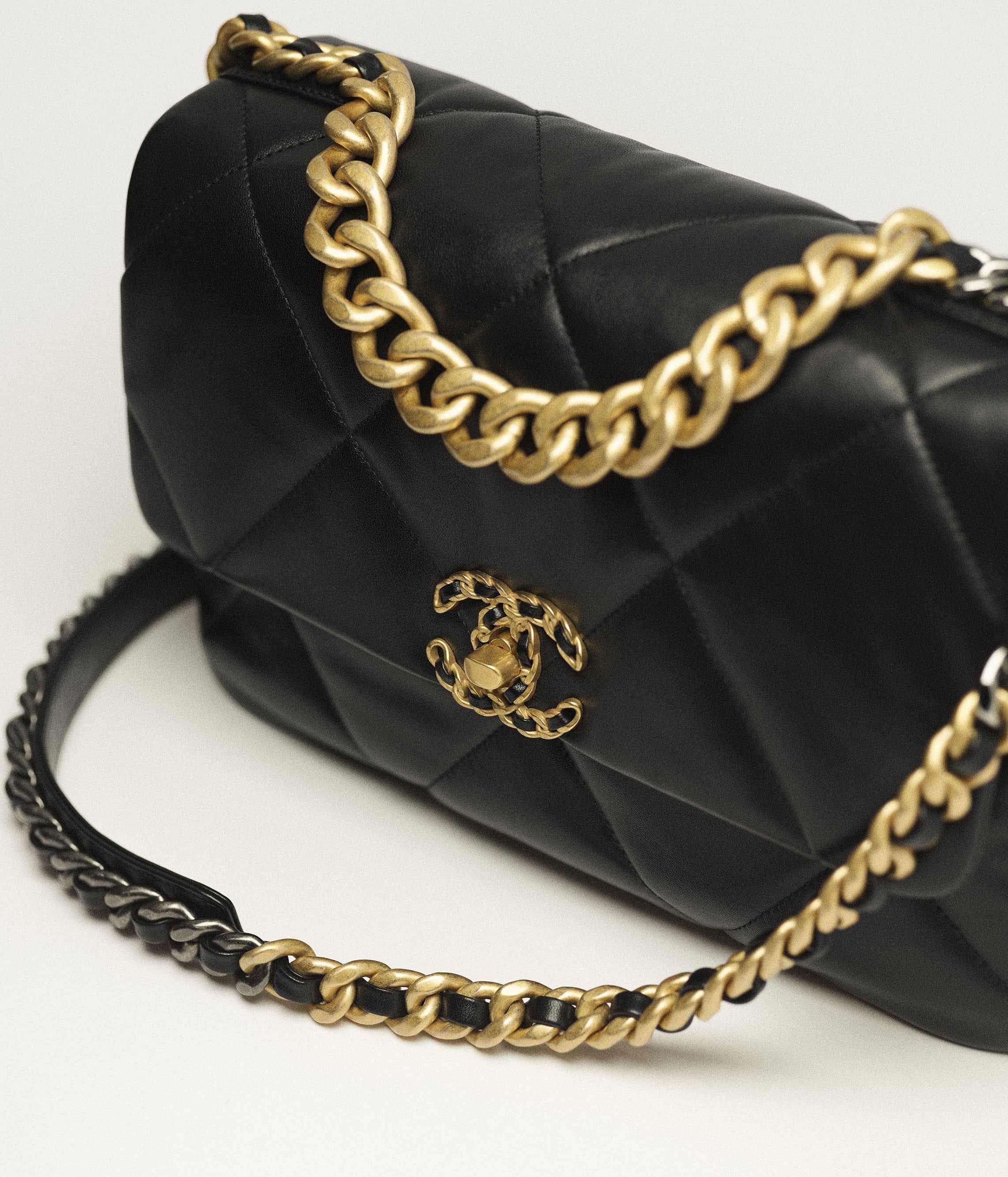 CHANEL 19 Large Handbag