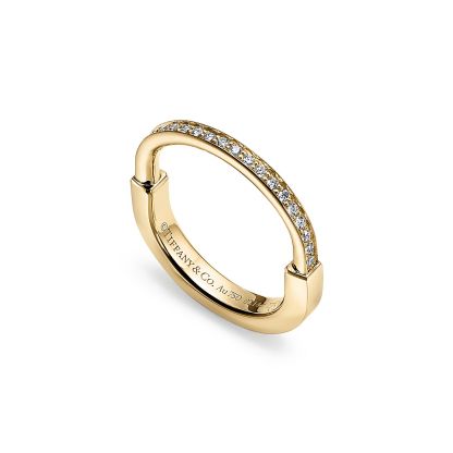 Lock Ring in Yellow Gold with Diamonds