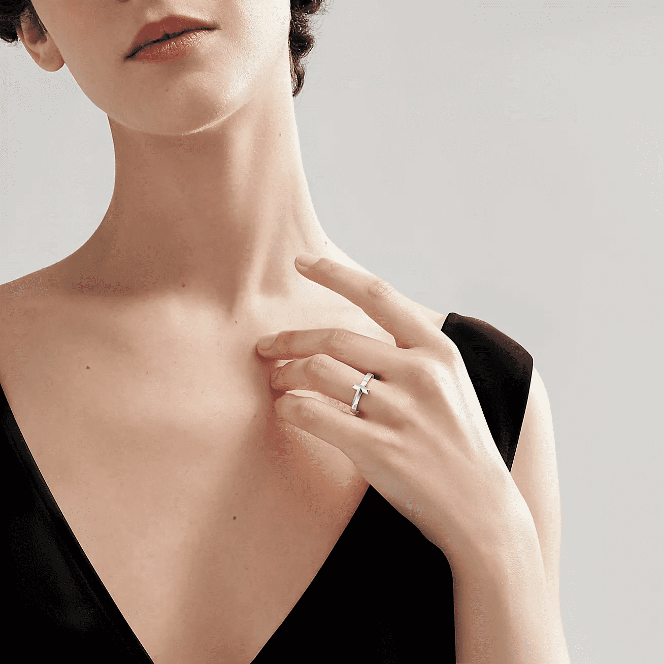 T T1 Ring in White Gold, 2.5 mm Wide