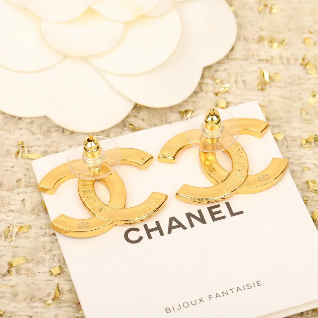 CCE444 CC Black enamel gold embossed stud earrings