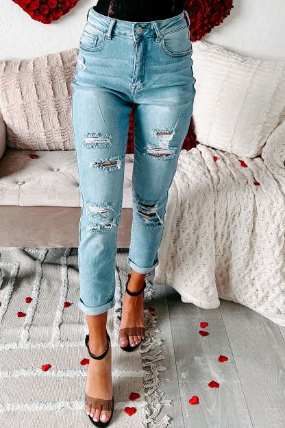 Mavis High Rise Distressed Mom Jeans (Light)