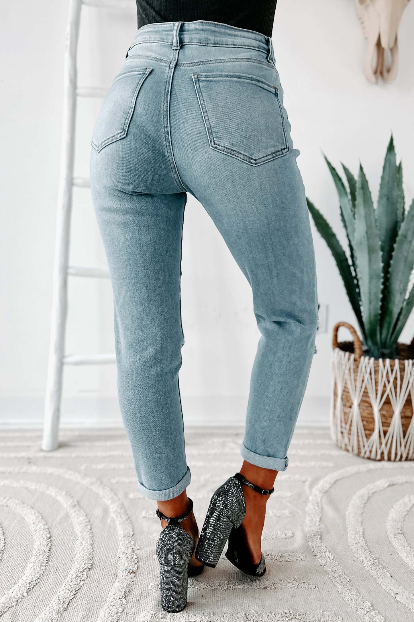 Mavis High Rise Distressed Mom Jeans (Light)