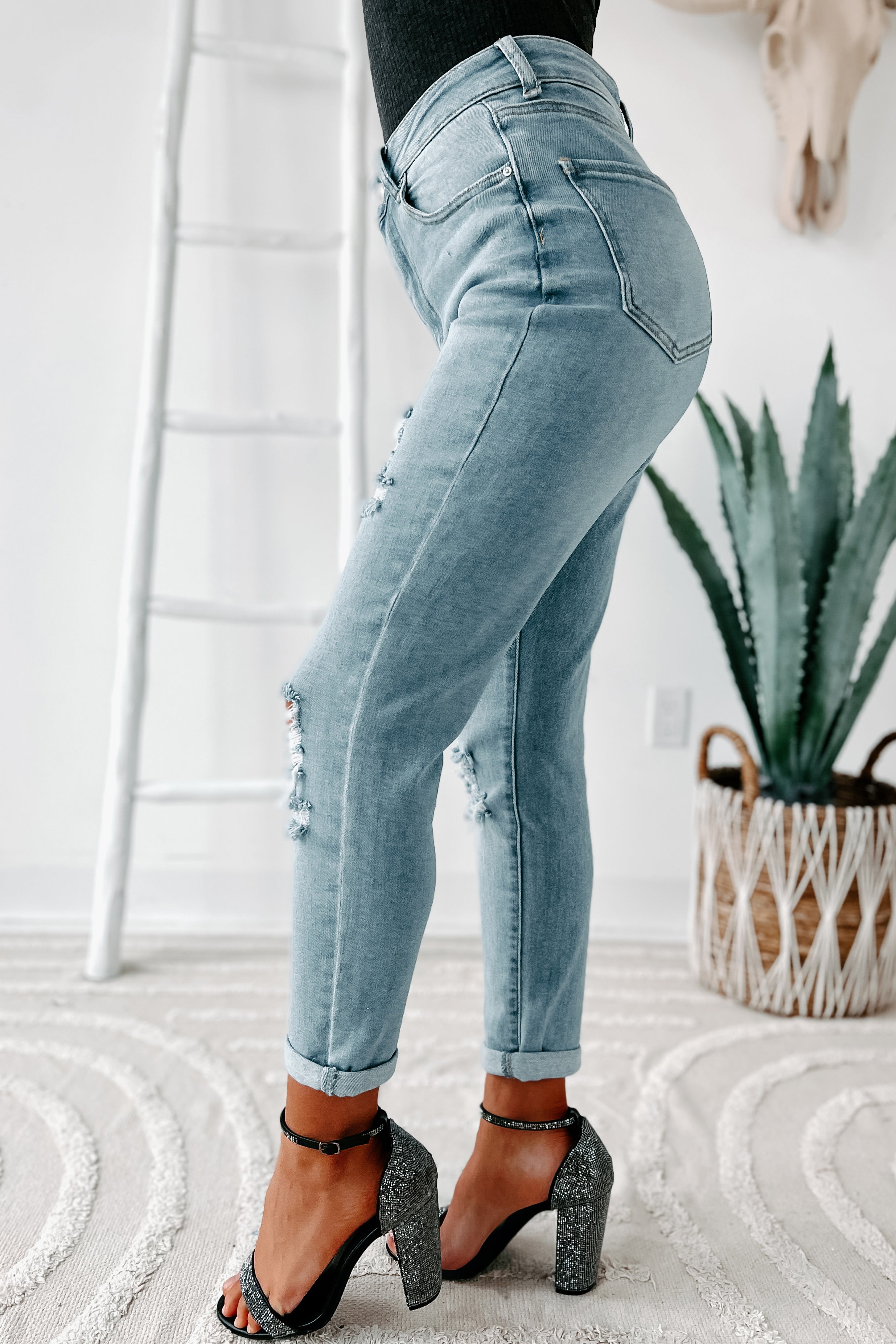 Mavis High Rise Distressed Mom Jeans (Light)