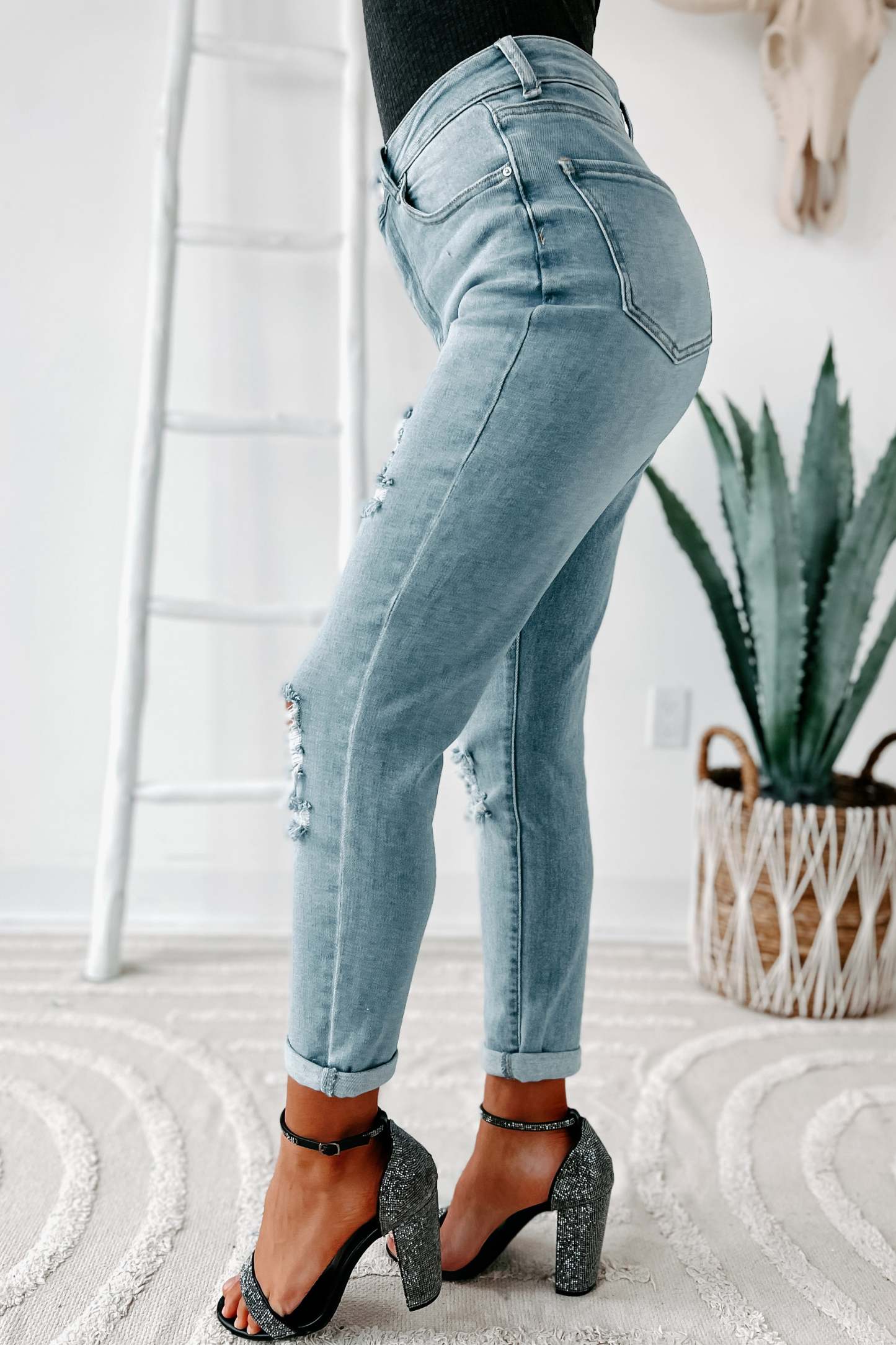 Mavis High Rise Distressed Mom Jeans (Light)