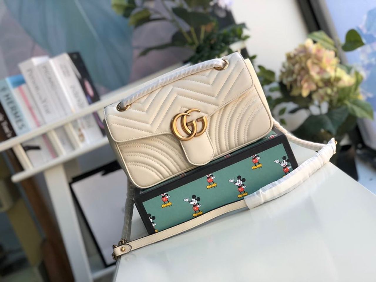 gg Marmont Small Matelassé Shoulder Bag White Matelassé Chevron For Women 10in/26cm 443497 DTDIT 9022