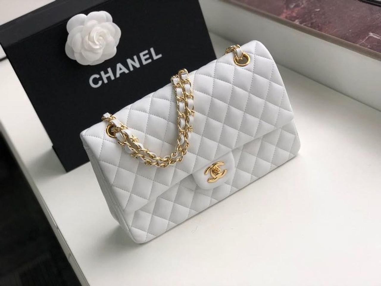 Chanel Classic Handbag Gold Toned Hardware White For Women, Women&#8217;s Bags, Shoulder And Crossbody Bags 10.2in/26cm A01112