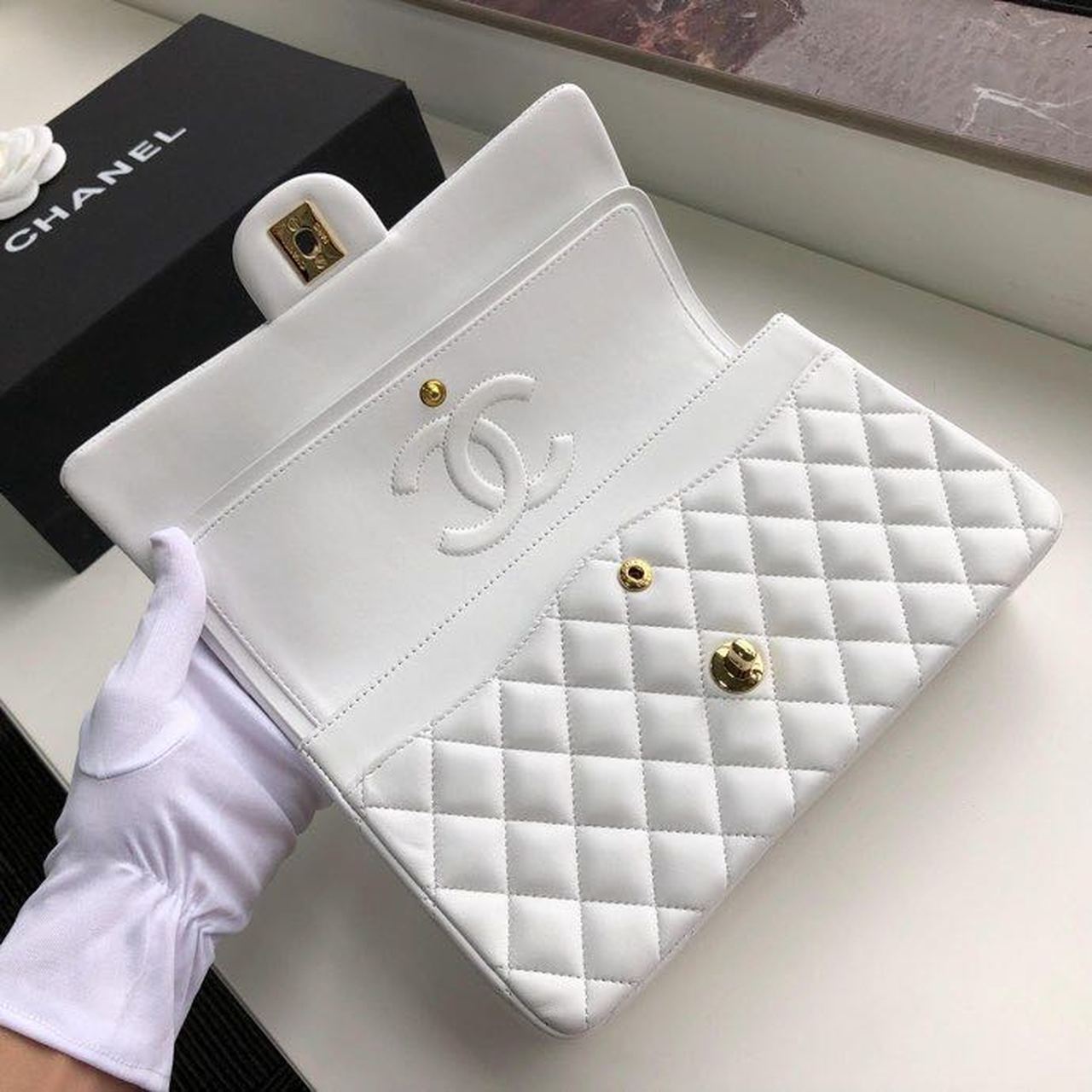 Chanel Classic Handbag Gold Toned Hardware White For Women, Women&#8217;s Bags, Shoulder And Crossbody Bags 10.2in/26cm A01112