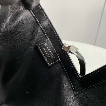 gv Small Cut Out Bag Black For Women, Handbags, Shoulder Bags 10.6in/27cm GVC 