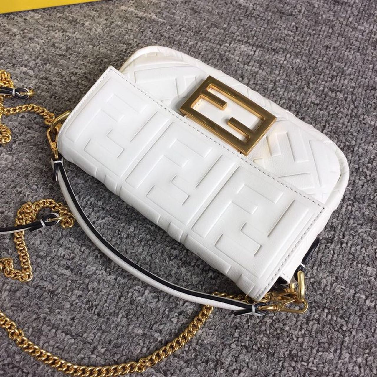 FI Baguette Nappa White For Women, Women’s Handbags, Shoulder And Crossbody Bags 7.4in/19cm FF 8BS017A72VF15AO