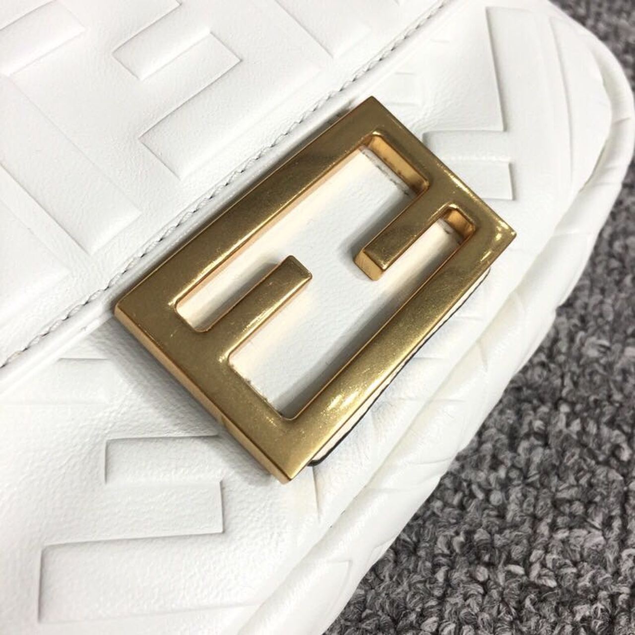 FI Baguette Nappa White For Women, Women’s Handbags, Shoulder And Crossbody Bags 7.4in/19cm FF 8BS017A72VF15AO