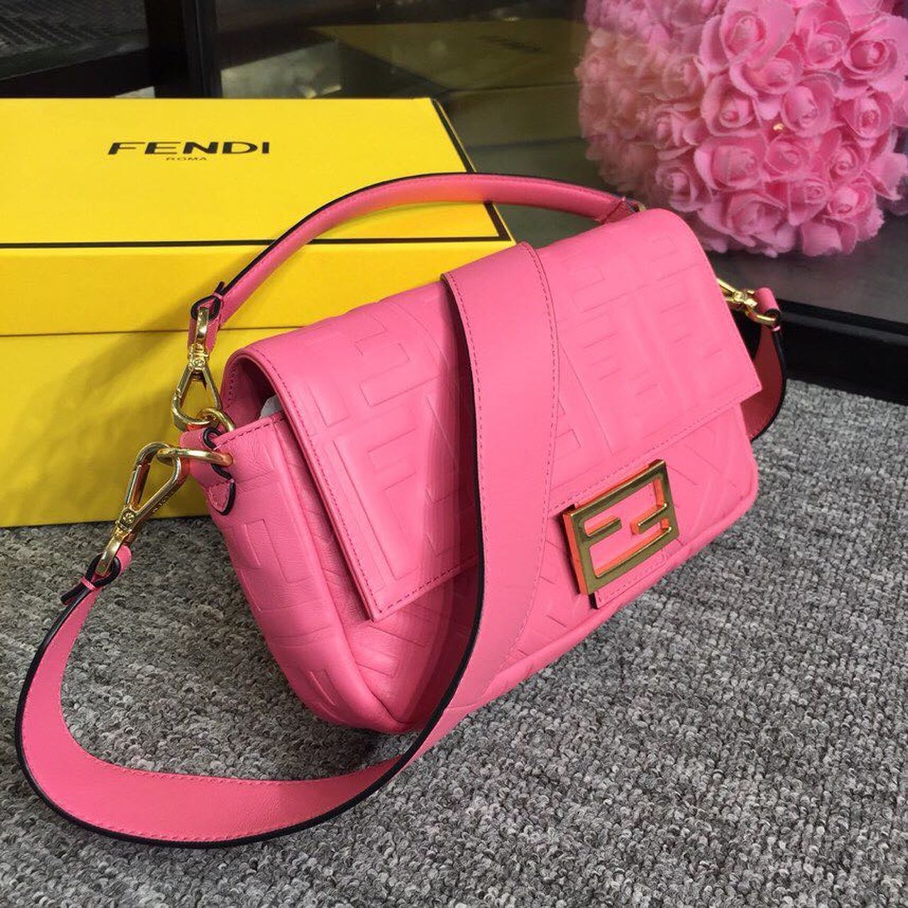 FI Baguette Nappa Pink For Women, Women&#8217;s Handbags, Shoulder And Crossbody Bags 10.6in/27cm FF 8BR600
