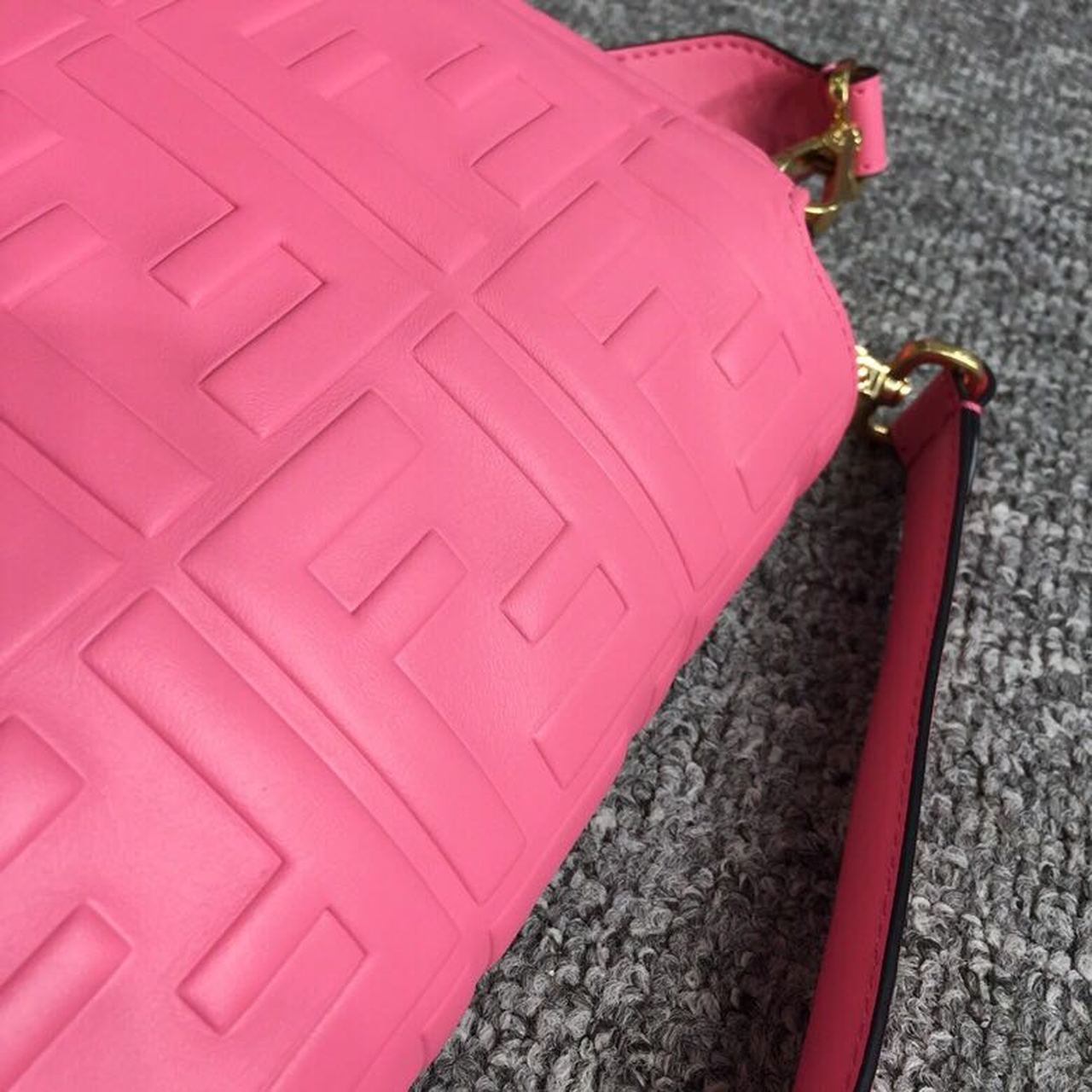 FI Baguette Nappa Pink For Women, Women&#8217;s Handbags, Shoulder And Crossbody Bags 10.6in/27cm FF 8BR600