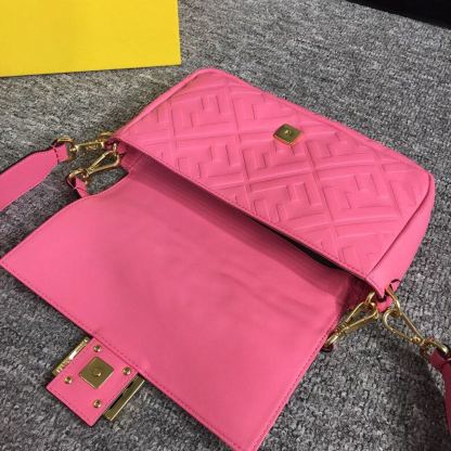 FI Baguette Nappa Pink For Women, Women&#8217;s Handbags, Shoulder And Crossbody Bags 10.6in/27cm FF 8BR600