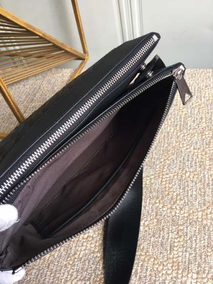 BV Classic Intrecciato Black, For Women, Women’s Bags 10.2in/26cm 651938V0E528803