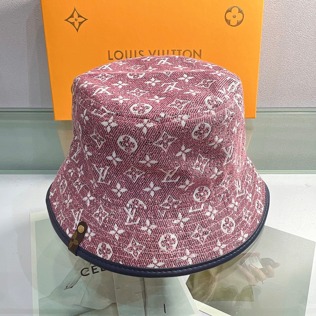 ChanelSmall Flap Bag Gold Hardware White For Women, Women’s Handbags, Shoulder Bags 7.5in/19cm AP2840