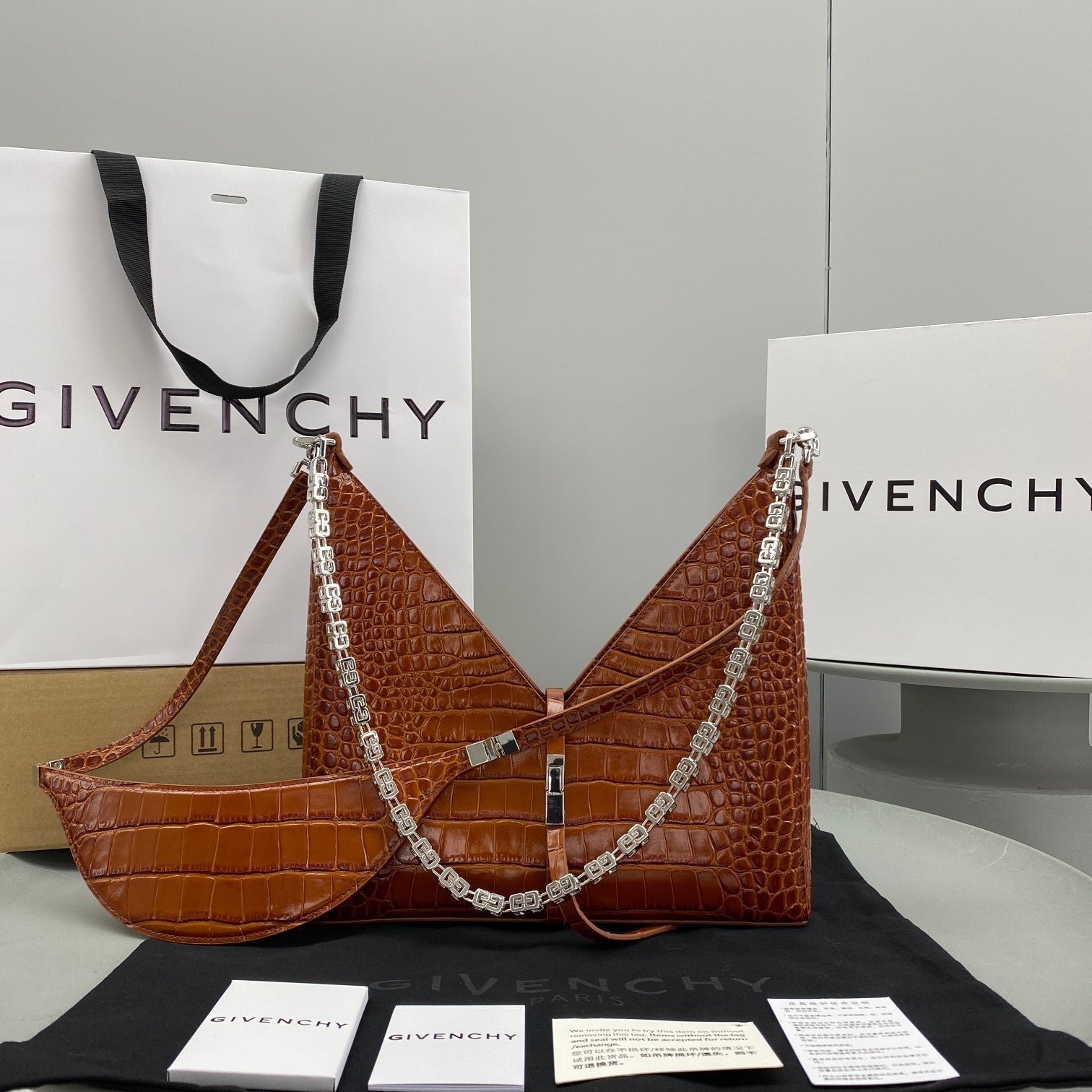 gv Small Cut Out Bag Cramel Brown For Women, Handbags, Shoulder Bags 10.6in/27cm GVC 