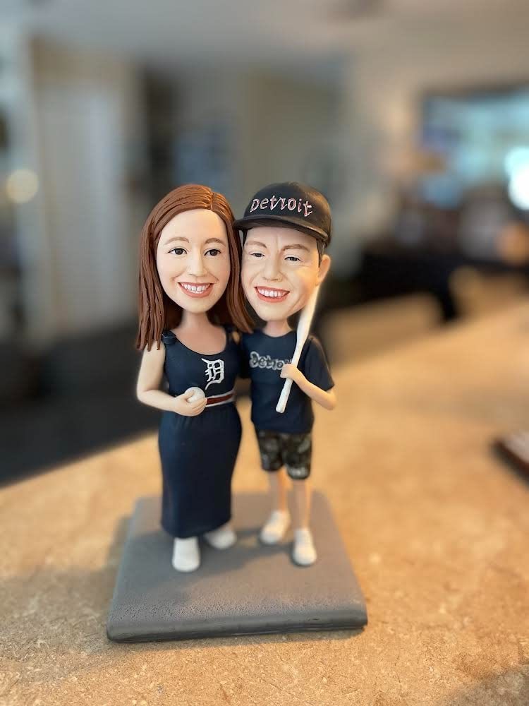 Fully Customizable 2 person Custom Bobblehead With Engraved Text - PhotoMoonLamp