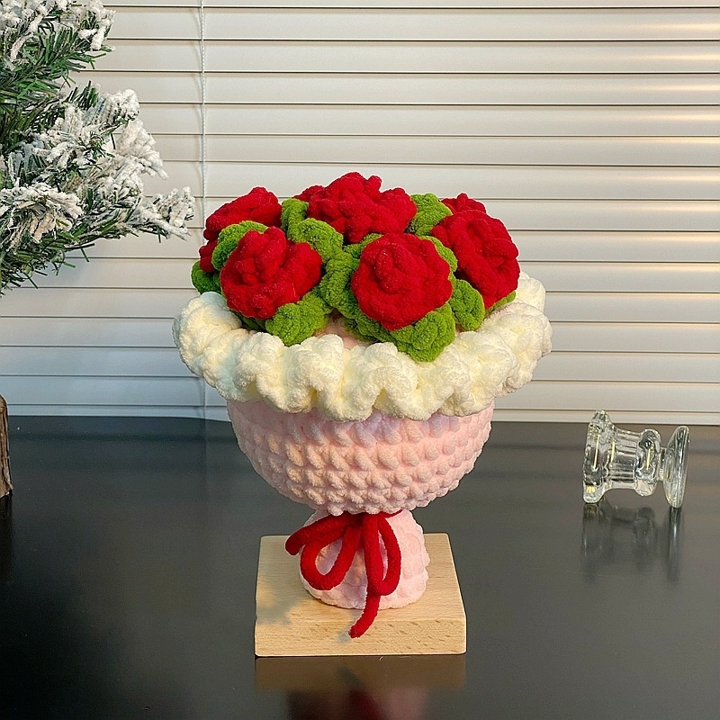 Handmade Diy Woven Ice Line Holding A Rose Bouquet Finished Homemade Crochet Material Mother'S Day Anniversary Gift