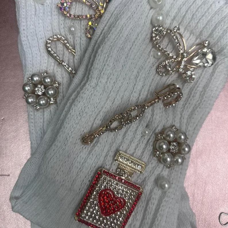 Slouch Sock With Charms Each pair is freestyle MAKE YOUR OWN DIY VIRAL TRENDING JUNK SOCKS & BROOCH PINS - SantaSocks