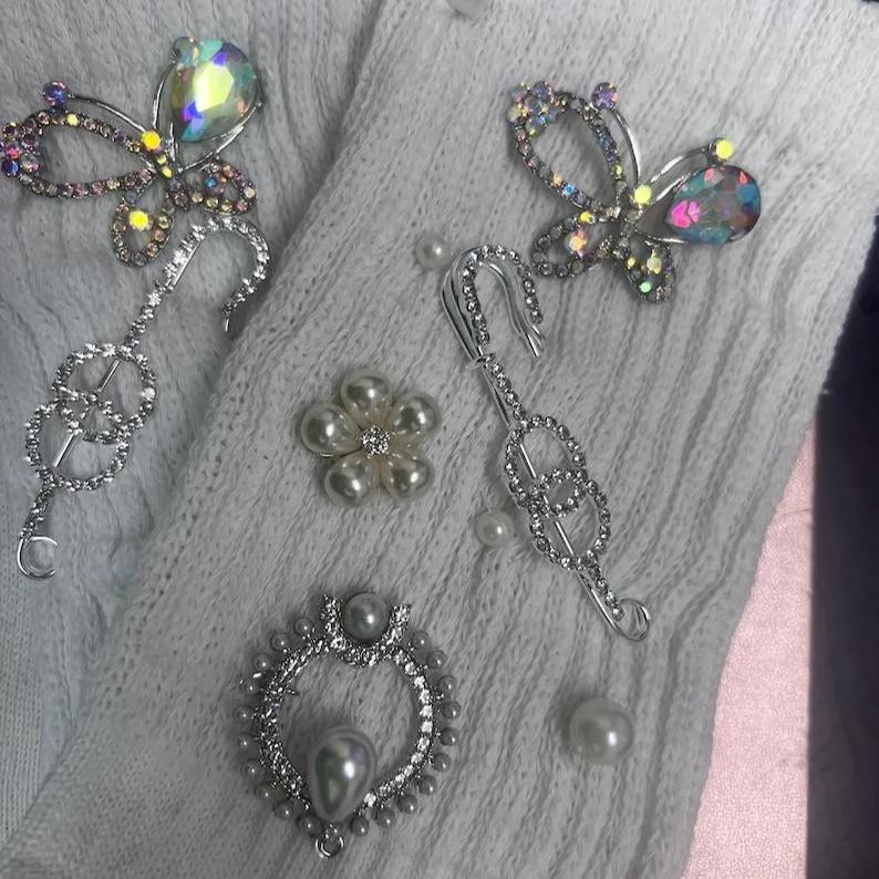 Slouch Sock With Charms Each pair is freestyle MAKE YOUR OWN DIY VIRAL TRENDING JUNK SOCKS & BROOCH PINS - SantaSocks